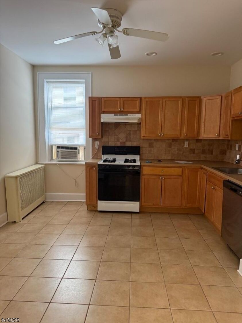 Property Photo:  22 Baldwin St 1  NJ 07042 