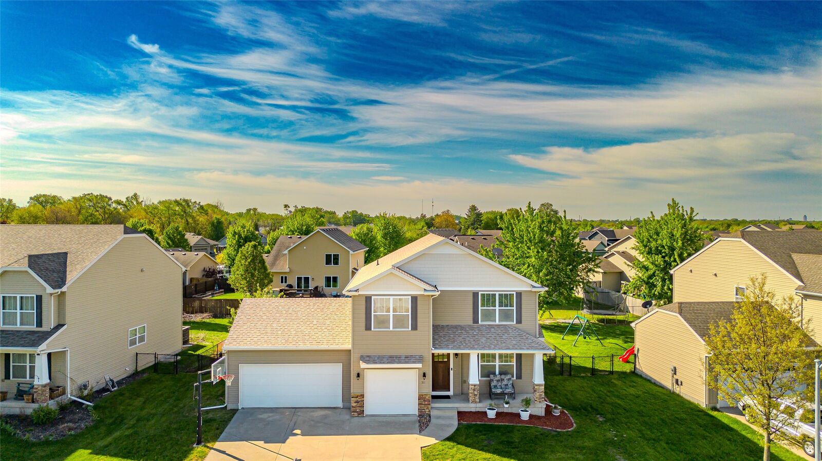 Property Photo: 511 SW Springfield Drive IA 50023