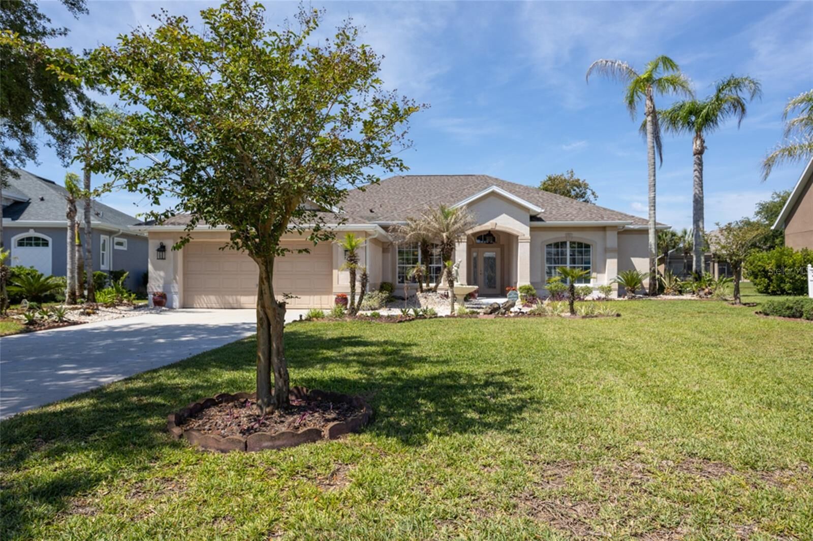 Property Photo: 6 S Lakewalk Drive FL 32137