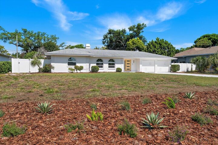 Property Photo:  122 Palmetto Lane  FL 33770 