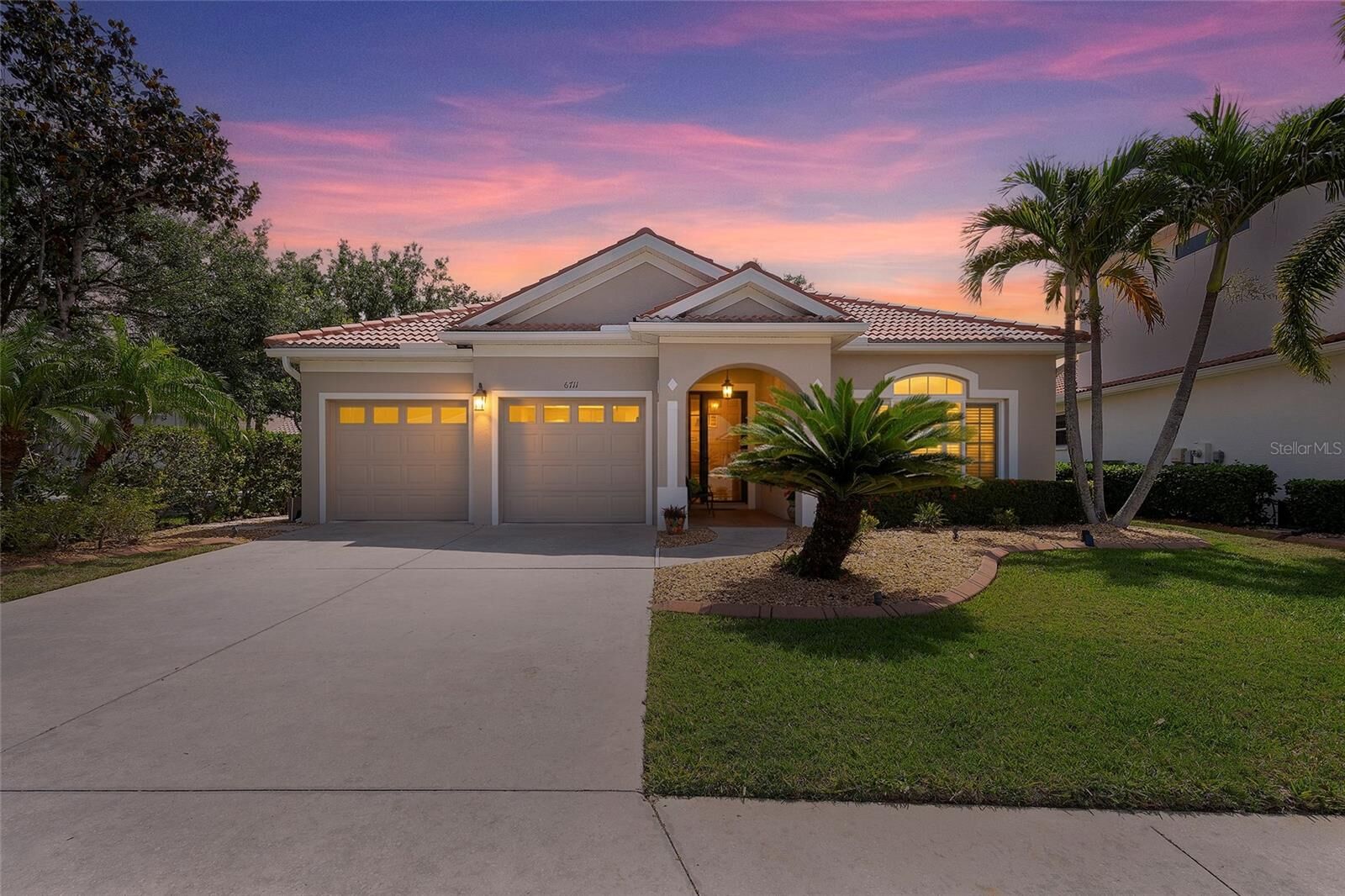 Property Photo: 6711 Tailfeather Way FL 34203