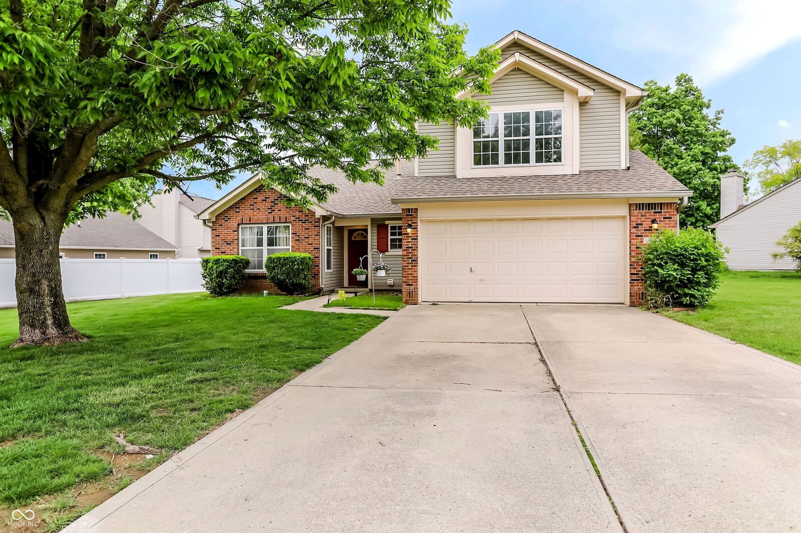 Property Photo: 6824 Millbrook Circle IN 46237