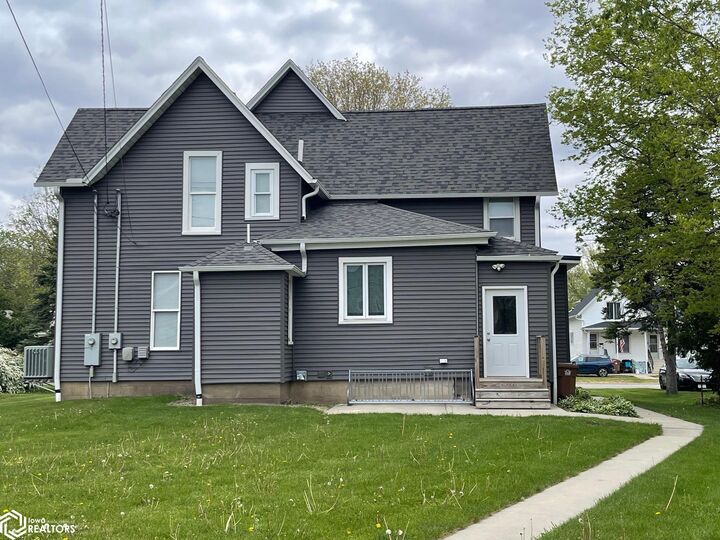 Property Photo:  1221 Main Street  IA 50112 