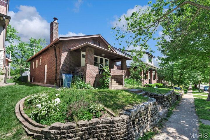 Property Photo:  1024 Yale Avenue  MO 63117 