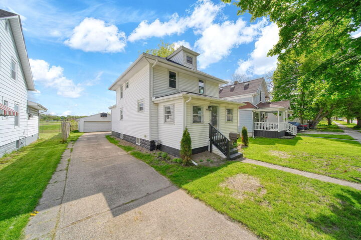 Property Photo: 313 E Argyle Street MI 49202