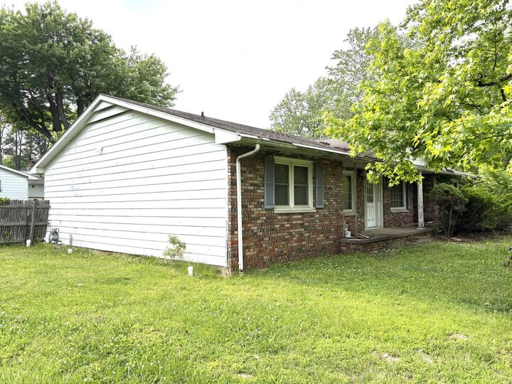 Property Photo:  3917 Country Club Road  IL 62901 
