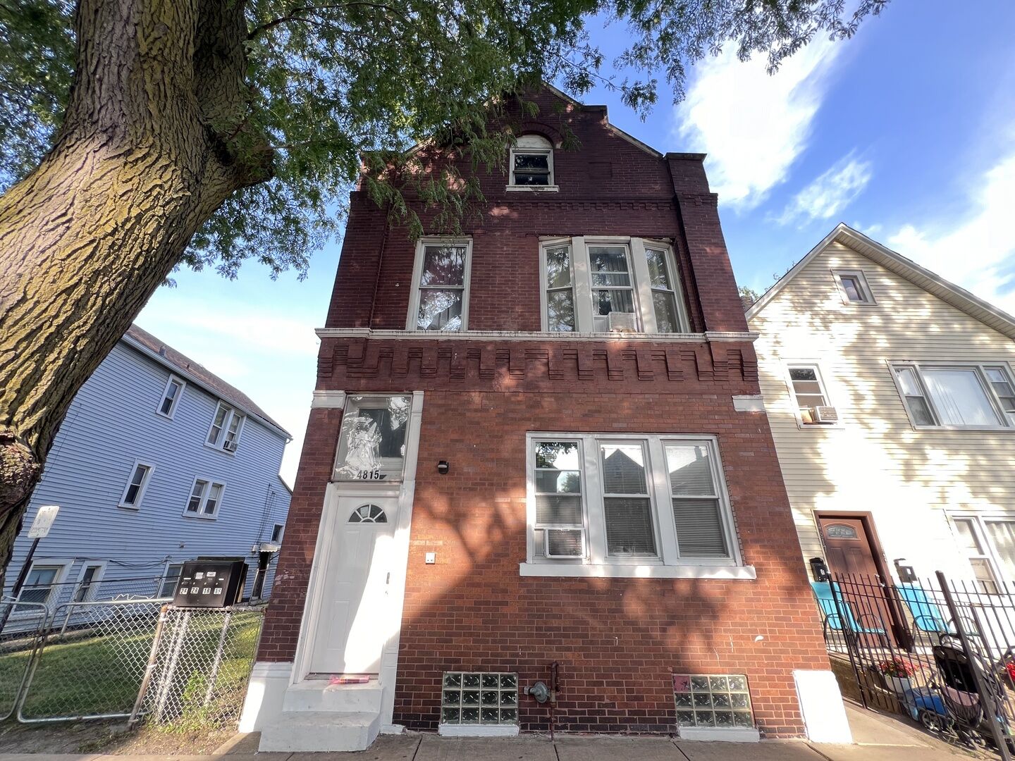 Property Photo:  4815 S Elizabeth Street 1F  IL 60609 