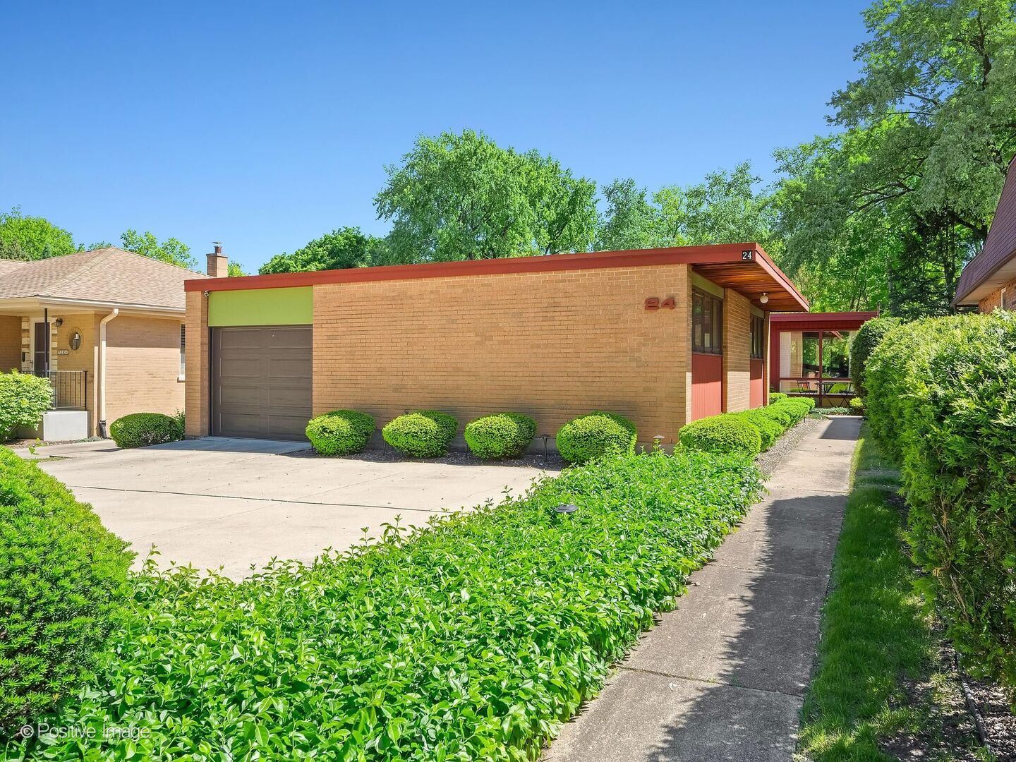 Property Photo:  24 E Harding Avenue  IL 60526 