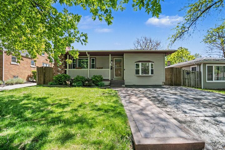 Property Photo:  604 Cowles Avenue  IL 60435 