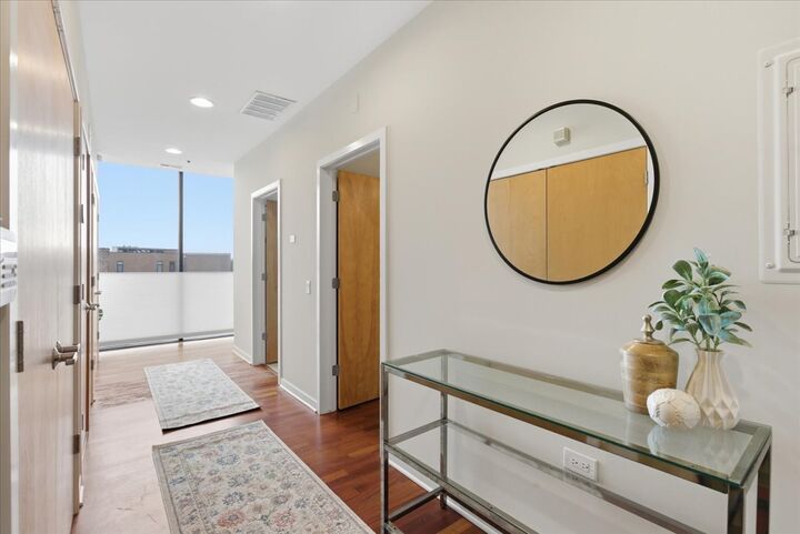 Property Photo:  3946 N Ravenswood Avenue 505  IL 60613 