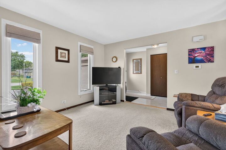 Property Photo:  106 N Brookshore Drive  IL 60404 