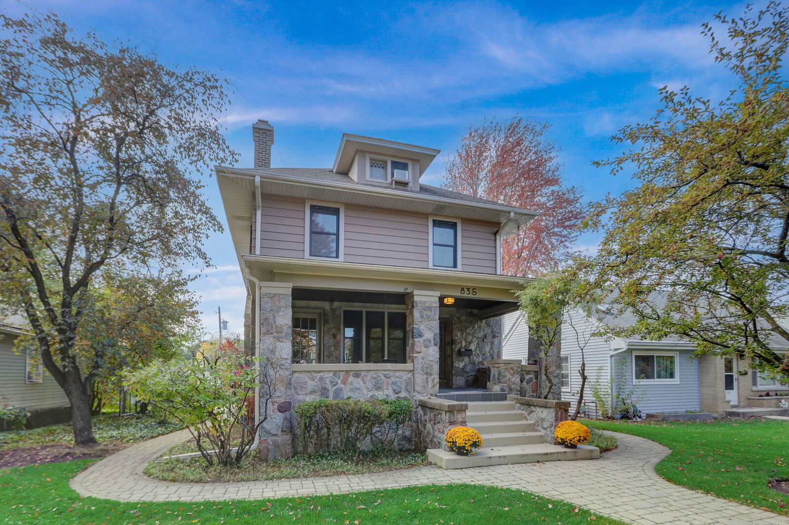 Property Photo:  835 N Ellsworth Street  IL 60563 