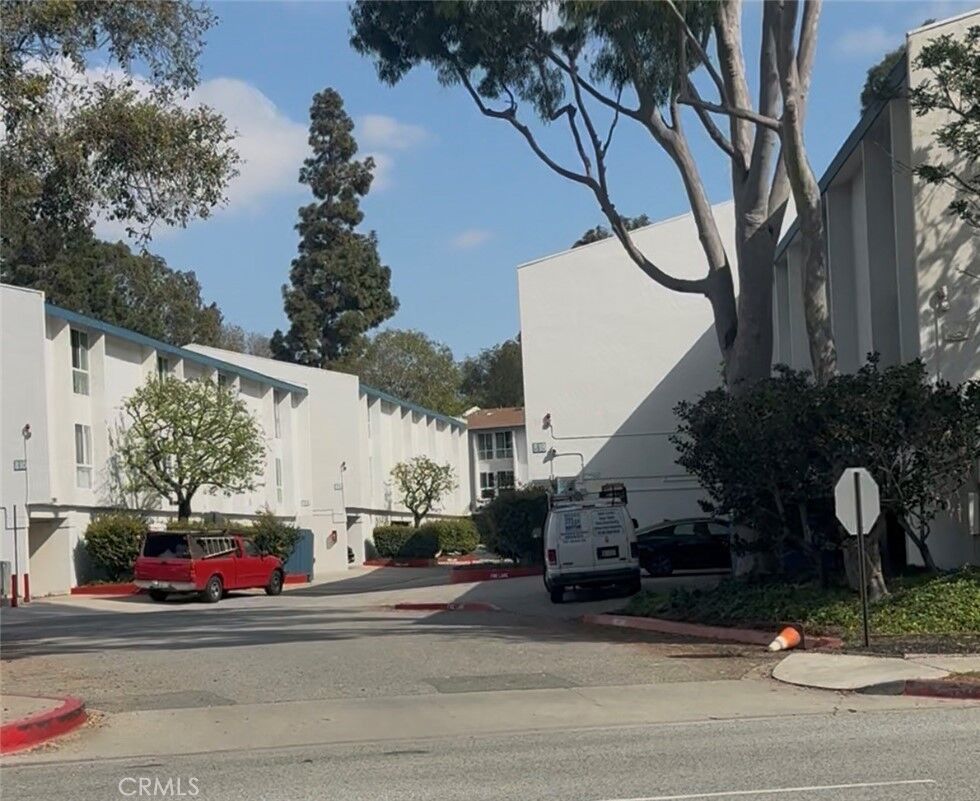 Property Photo:  814 Camino Real 203  CA 90277 