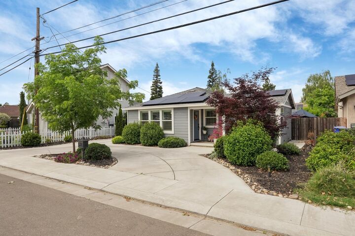 Property Photo:  595 E Augusta Street  CA 95258 