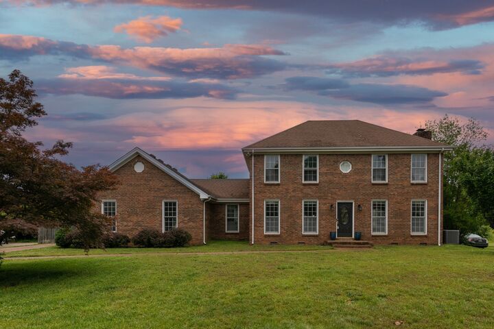 Property Photo: 522 W Point Dr TN 37043