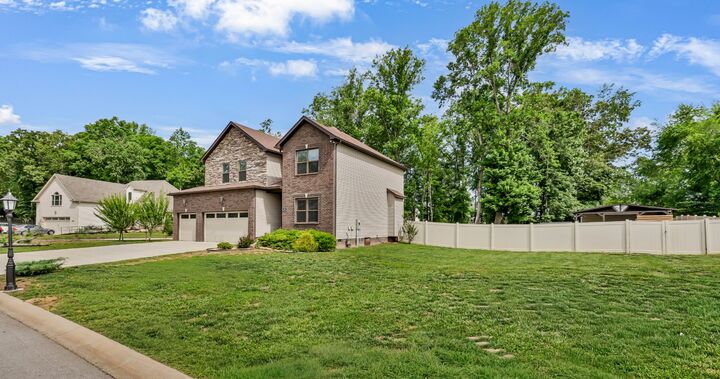 Property Photo:  307 Hemp Ct  TN 37042 