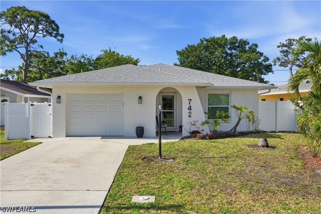 Property Photo: 742 99th Avenue N FL 34108