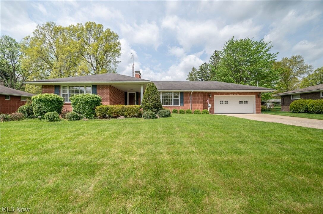 Property Photo:  1498 Brantford Drive  OH 44509 