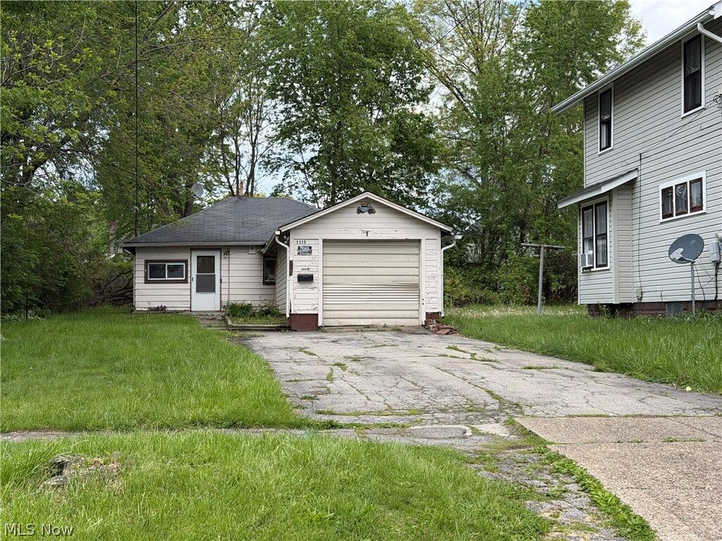 Property Photo:  1115 McKinley Street NE  OH 44483 
