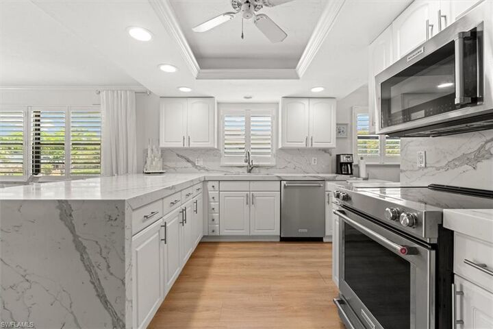Property Photo: 1400 Blue Point Ave 104 FL 34102