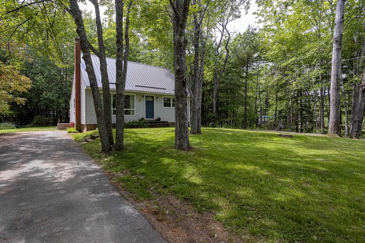 Property Photo:  5 Oakleaf Crescent  NS B2T 1B3 