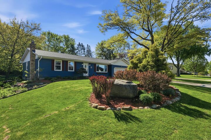 Property Photo:  2149 Lamplight Drive  MN 55125 