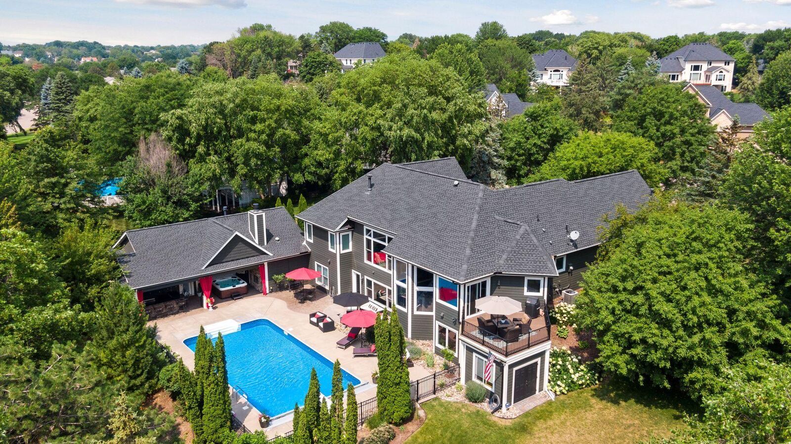 Property Photo: 3832 Fairway Terrace MN 55125