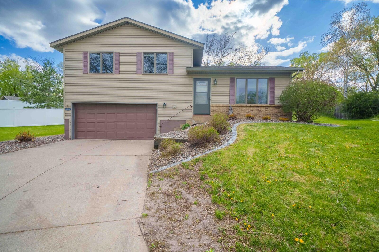 Property Photo:  117 Vineyard Street  MN 55009 