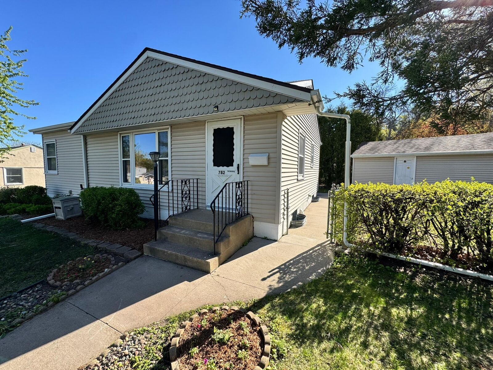 Property Photo: 782 Howard Street N MN 55119
