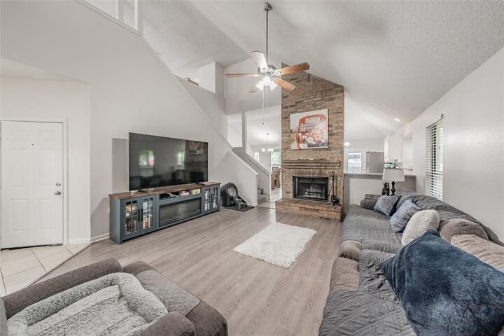 Property Photo:  825 Ashmount Lane  TX 76017 