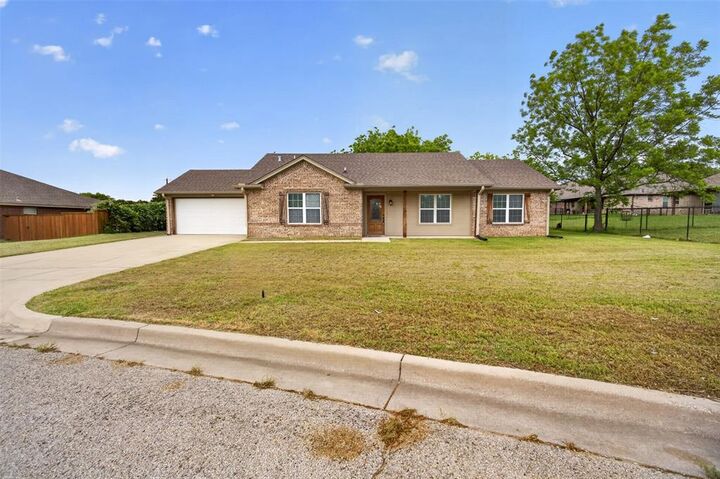 Property Photo: 505 E 5th Street TX 76082