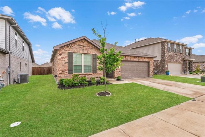 Property Photo:  2856 Fox Trail Lane  TX 76108 