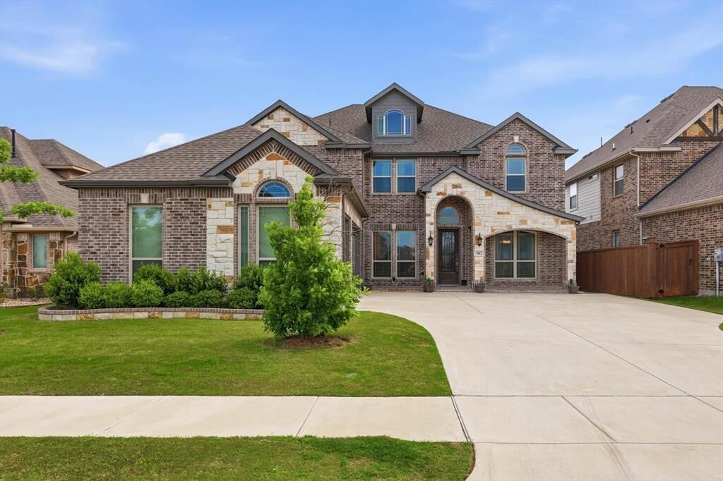 Property Photo:  3012 Chesterfield Lane  TX 76084 