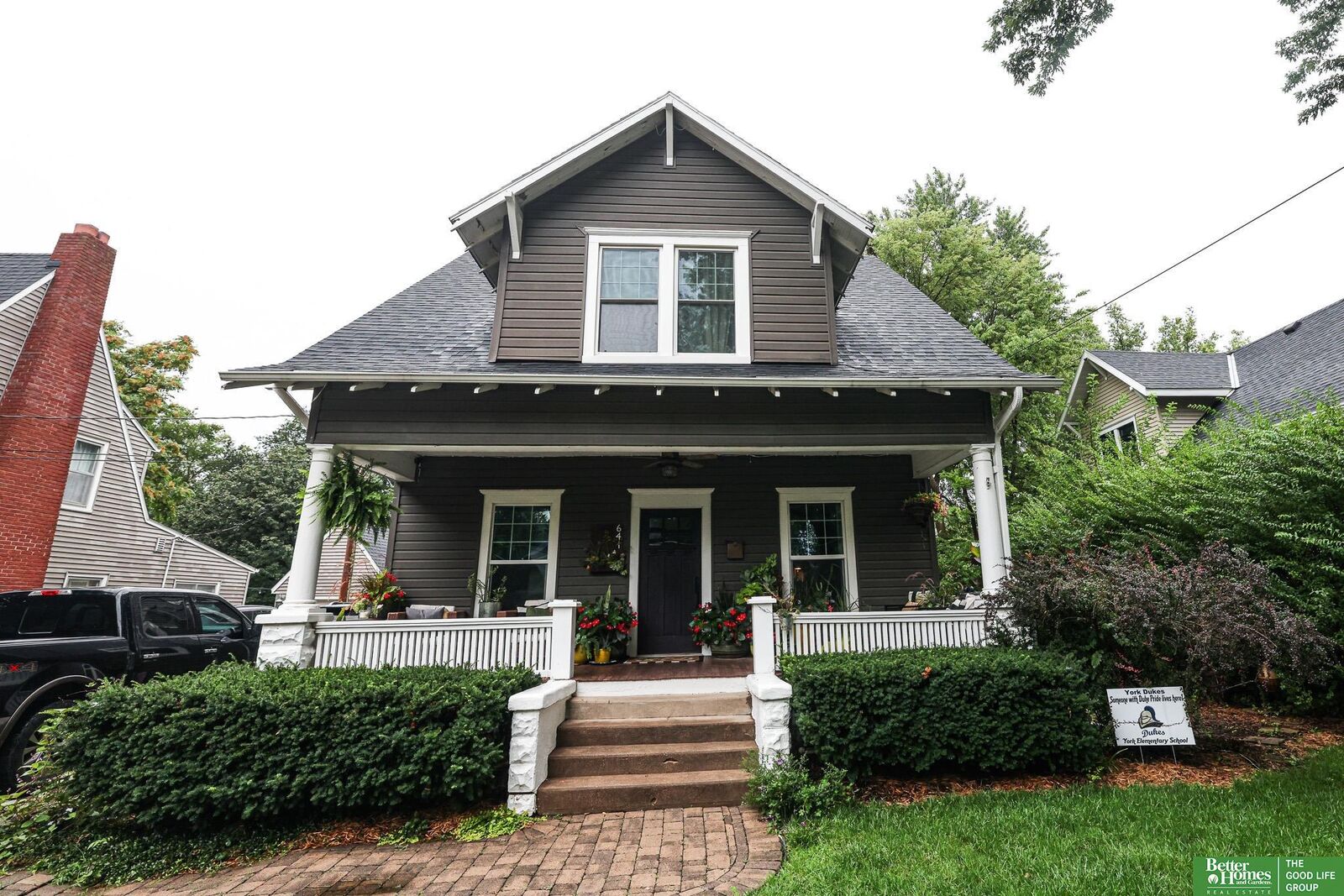 Property Photo:  641 E 9th Street  NE 68467 