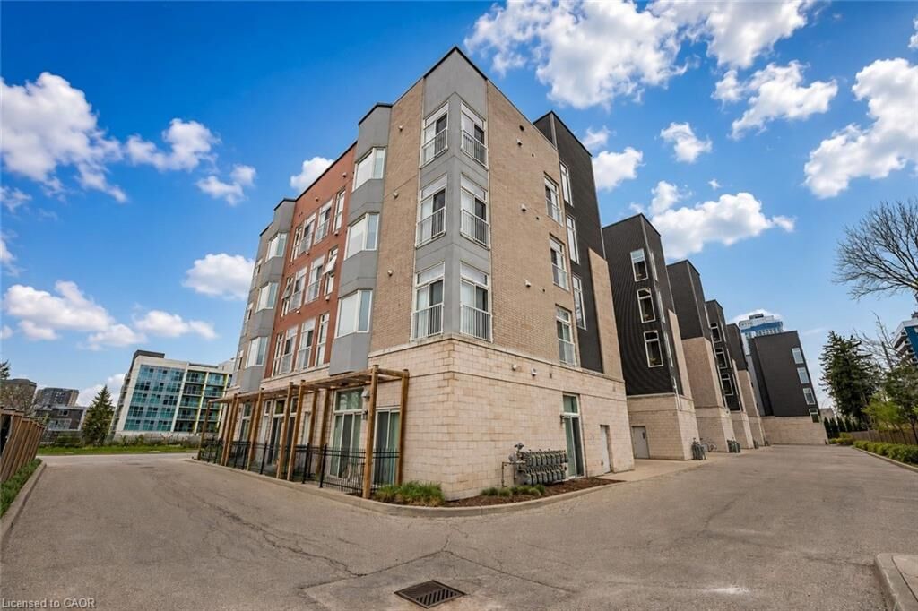 Property Photo:  253 Albert Street 202  ON N2L 0G3 