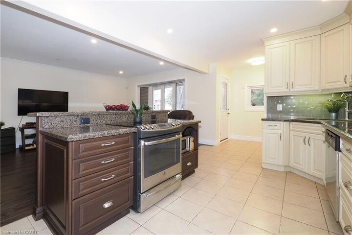 Property Photo:  163 Pinegrove Crescent  ON N2L 4T9 