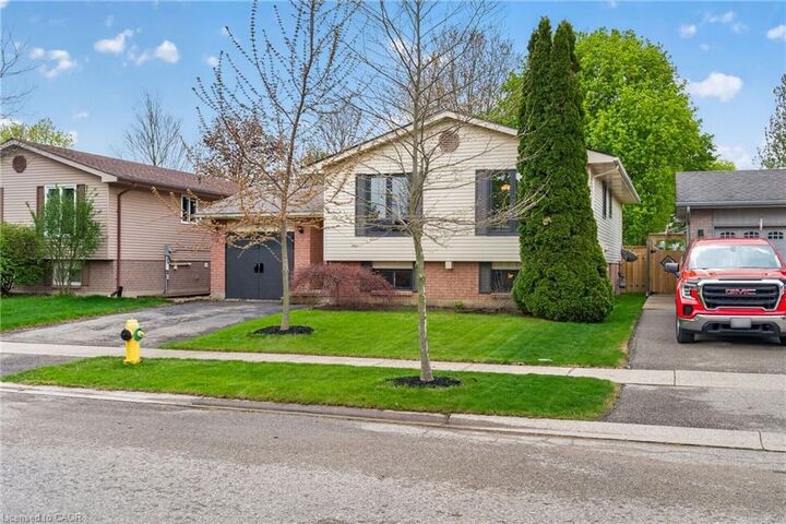 Property Photo:  52 Latzer Crescent  ON N3V 1E1 