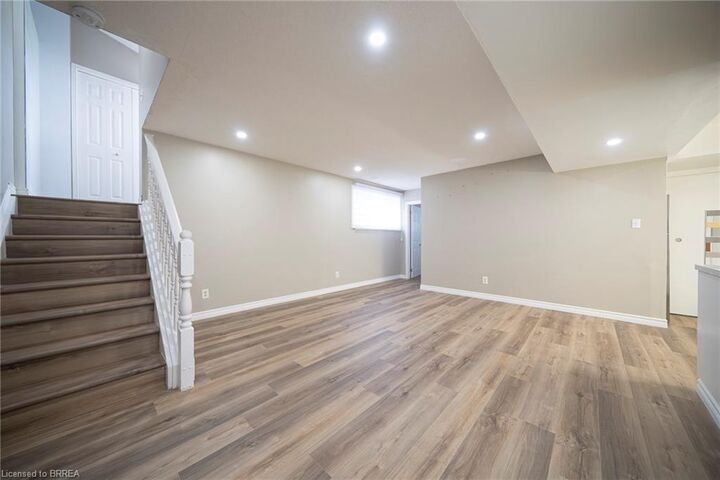 Property Photo:  53 Memorial Drive Lower  ON N3R 5S2 