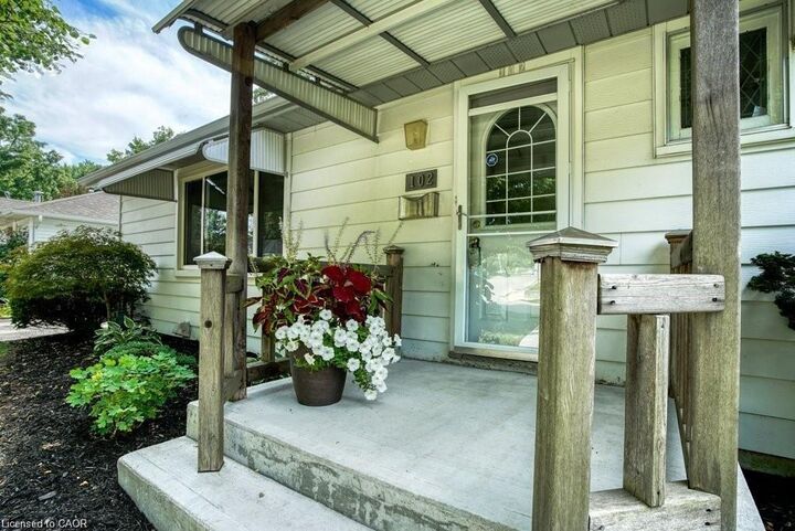 Property Photo:  102 Kribs Street  ON N3C 3N5 