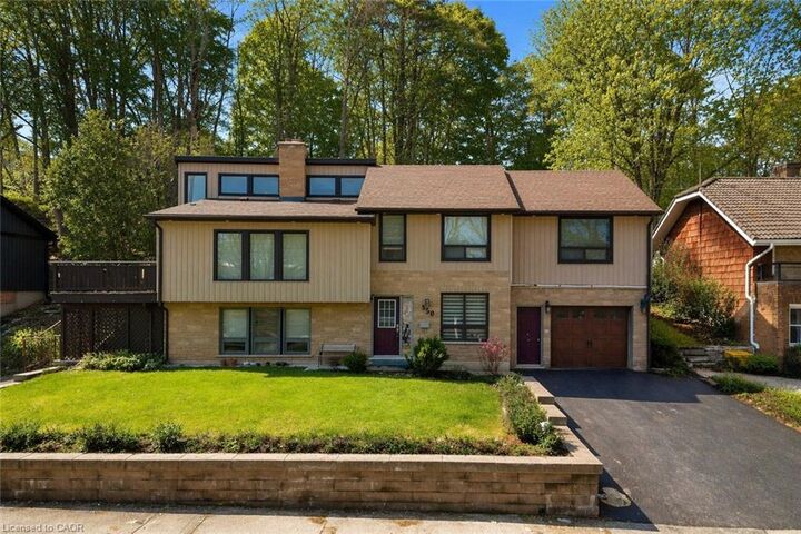 Property Photo:  530 Fountain Street S  ON N3H 1J3 