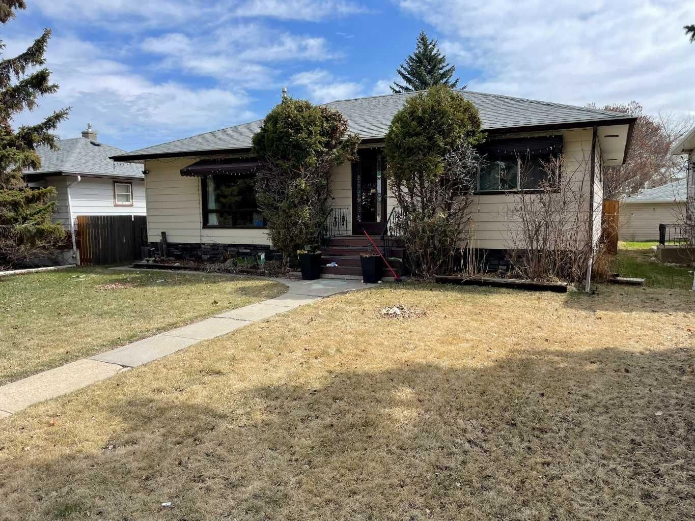 Property Photo:  3405 52 Avenue  AB T4N 4J3 