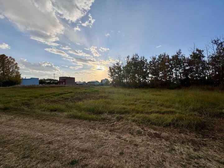 Property Photo: 23 3rd Street AB T0C 1K0