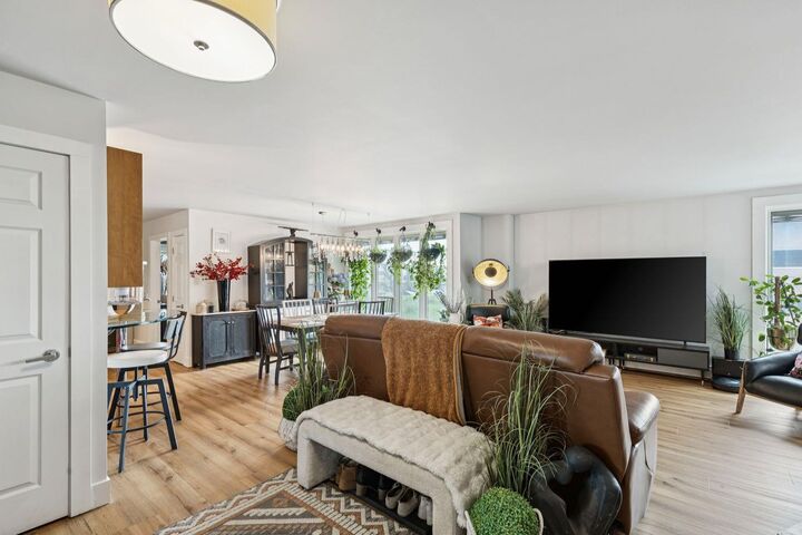 Property Photo:  350 4 Avenue NE 203  AB T2E 0J3 