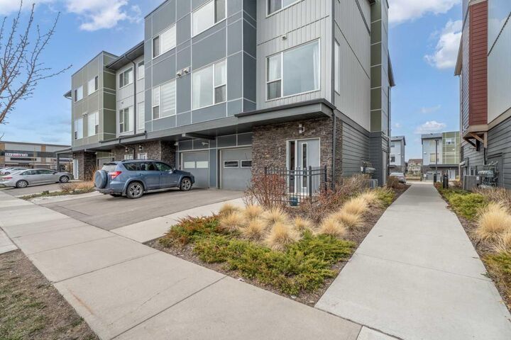 Property Photo:  52 Saddlestone Drive NE  AB T3J 0W4 