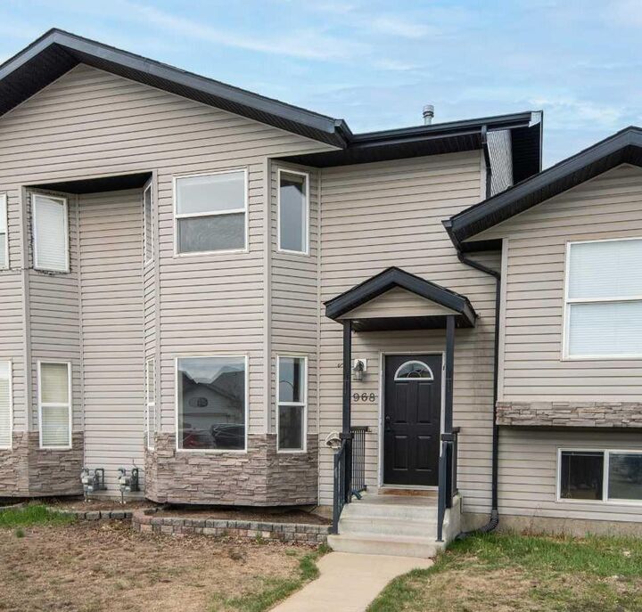 Property Photo:  4968 Westbrooke Road  AB T4M 0L1 
