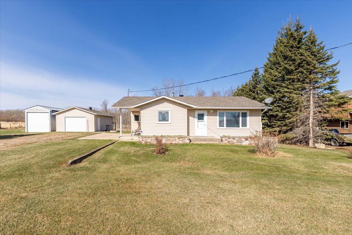 Property Photo:  Sweberg Street 417  AB T0C 2C0 