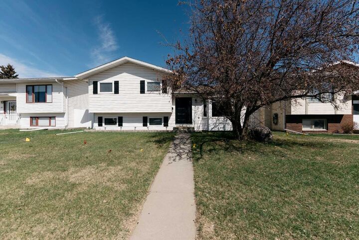 Property Photo:  18 Dunlop Street  AB T4R 2G6 