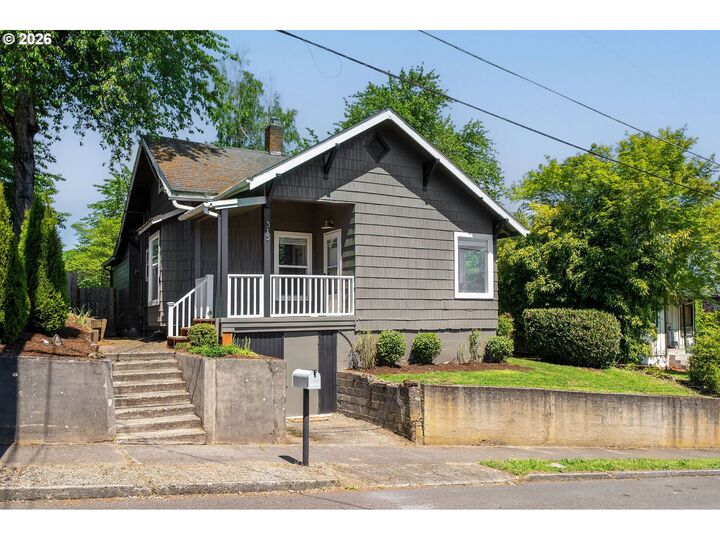 Property Photo:  315 NW 15th Ave  WA 98607 