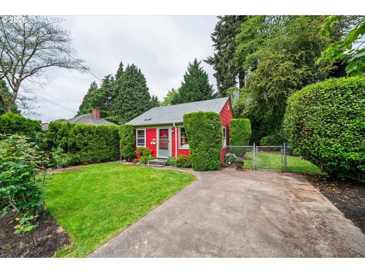 Property Photo:  4015 SE Tenino St  OR 97202 