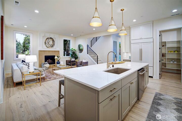 Property Photo:  12825 NE 78th Place  WA 98033 